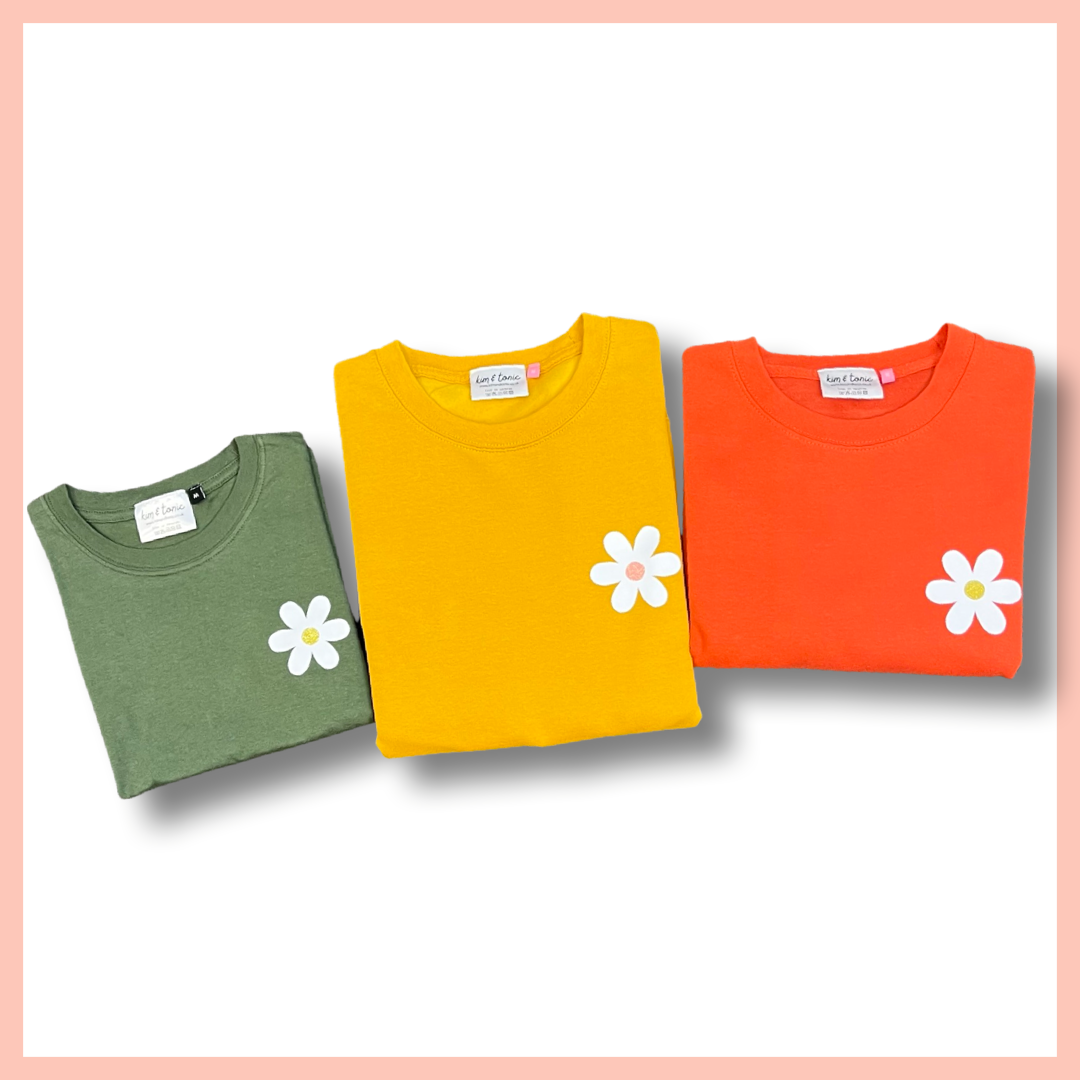 YELLOW DAISY SWEATSHIRT. With white and sparkly pink print.